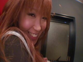 Неприятен японки тийнейджър трие тя клитор преди пикаещ в а бар тоалетна | xhamster