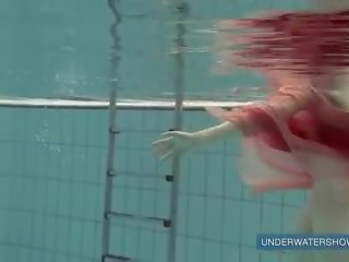 Katya okuneva में लाल ड्रेस पूल गर्ल, एचडी x गाली दिया वीडियो 1b