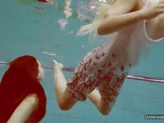 Kaksi esimies poikaset nauttia uinti alasti sisään the altaan: hd seksi elokuva 33 | xhamster