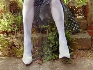 白 絲襪 和 緞 短褲 在 該 花園: 高清晰度 性別 7d