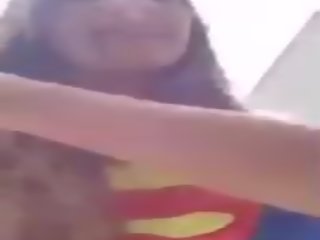 Trisha annabelle paghitid sa superman outfit sa labas.
