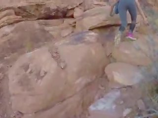Penetran sarılı erişkin film içinde kırmızı kaya canyon