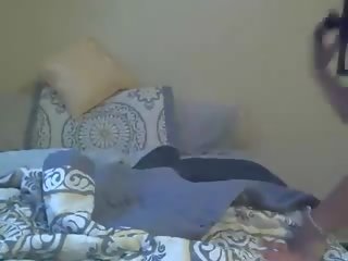 Briana játszik körül -ban ágy által jls