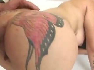 Tatuado puta leva ele em dela cu