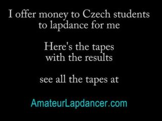 Cseh főiskolás asszony shakes csizmás és lapdance