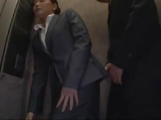 Officelady sờ mó và fucked lược trong thang máy