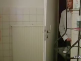 Nemecké matka prichytené a fucked v sprcha